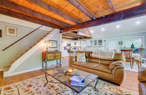 Lake Ariel Cabina | Chalet on the Green: Cozy Lake Ariel Retreat!