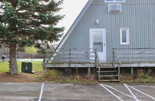 Stevensville Casa | Chalet on the Lake 60 w/ Beach Access, Pools, Sport Courts, Fishing Pond & more!