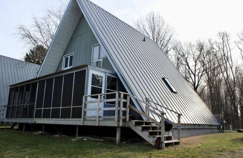 Stevensville Casa | Chalet on the Lake 93 w/ Beach Access, Pools, Sport Courts, Fishing Pond & more!