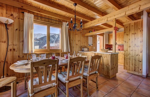 La Tzoumaz Chalet De Esquí | Vivienda de vacaciones clásica y confortable en La Tzoumaz, 4 Vallees, Suiza para 8 personas