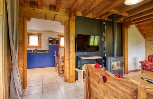 Morillon Chalet De Esquí | Chalet paisible à Morillon avec jacuzzi et proche des pistes skiables - FR-1-642-66