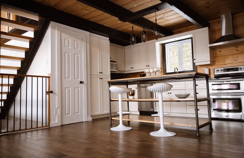 Pointe-au-Pic Chalet De Esquí | Chalet Peah - Log Cabin in the Heart of Charlevoix