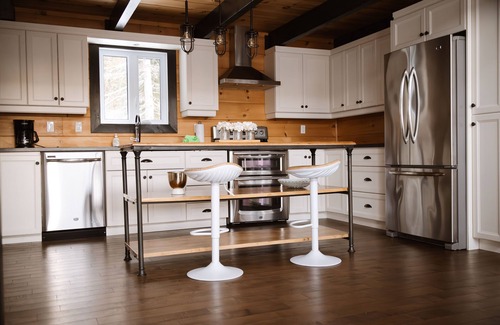 Pointe-au-Pic Chalet De Esquí | Chalet Peah - Log Cabin in the Heart of Charlevoix
