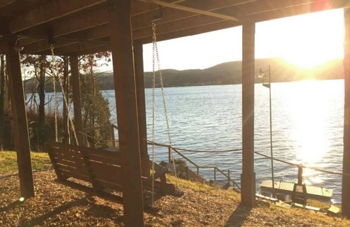 Mauricie Chalet De Esquí | Chalet rustique au bord de la rivière St-Maurice, bâteau, ski, motoneige