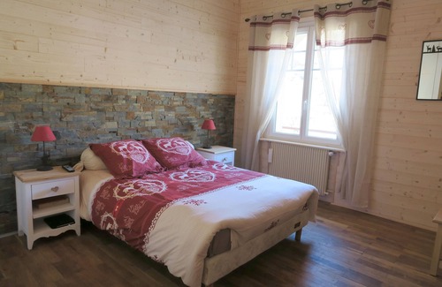 Saint-Etienne-de-Tinee Apartamento | Chalet-style apartment in a village, 300m from the cable car