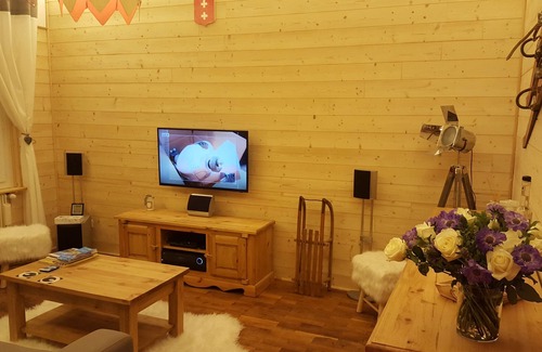 Saint-Etienne-de-Tinee Apartamento | Chalet-style apartment in a village, 300m from the cable car