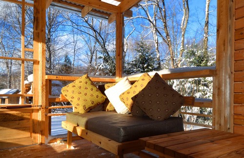 Sutton Chalet De Esquí | ZEN, tranquilo, chalet en arroyo de montaña, rodeado de naturaleza, pájaros, flores