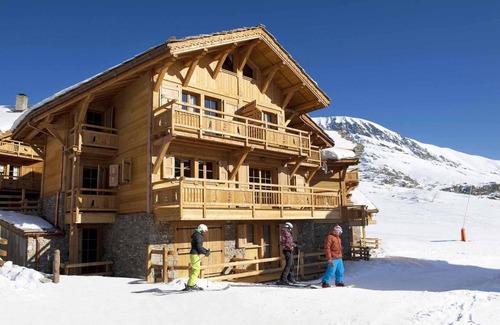 Cognet Chalet De Esquí | Chalet, vista pistas, fitness, sauna, balcón, chimenea o estufa a leña, parking, tv, 150m²