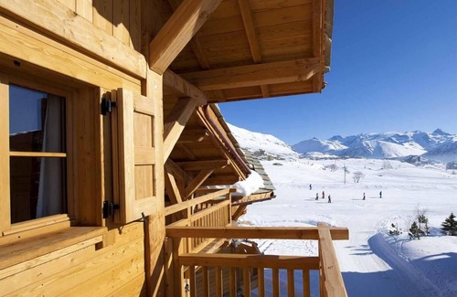 Cognet Chalet De Esquí | Chalet, vista pistas, fitness, sauna, balcón, chimenea o estufa a leña, parking, tv, 150m²