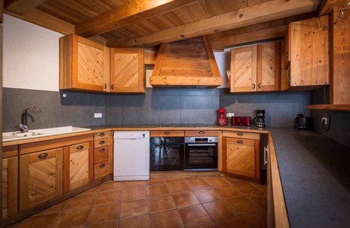 Cognet Chalet De Esquí | Chalet Skis aux Pieds! Sauna et Jacuzzi Privés