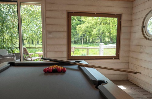 Ploemel Chalet De Esquí | Chalet spa Luxe sur le Bord de L'étang