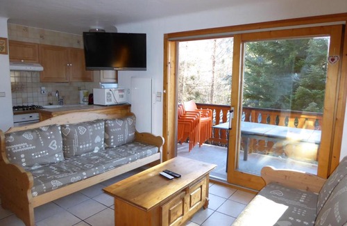 Champagny-en-Vanoise Apartamento | Chalet spacieux à Champagny – Grande terrasse, proche télécabine et commerces - FR-1-464-47