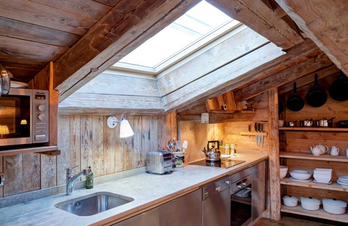 Le Praz Chalet De Esquí | Casa impresionante en el centro del pueblo con proximidad a pistas, ideal para 8 personas.