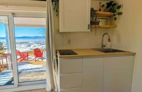 Cap-Saint-Ignace Chalet De Esquí | Chalet Studio #3 Waterfront with Spa, Fireplace & Wifi