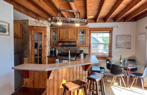 Bayview Casa | Chalet style by the Sea 7 mins to National Park Beaches