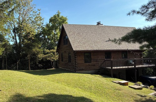 Waynesville Cabina | Chalet-Style Log Home – Waynesville, Ohio