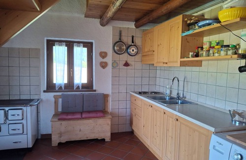 Castello Tesino Chalet De Esquí | Cabaña / Chalet rodeado de vegetación cerca de ciclovías (MTB)