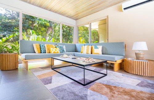 Ballena Villa | Chalet Tropical - by Pura Villas
