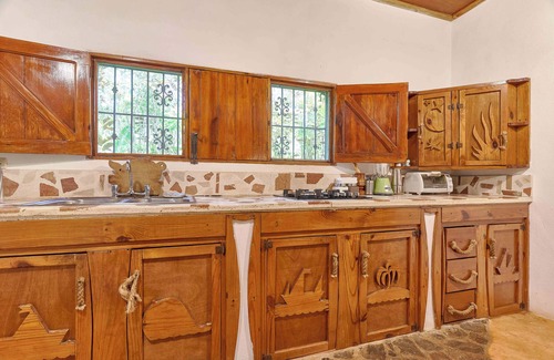 Las Galeras Cama Y Desayuno | CHALET TROPICAL Hotel & Restaurant-Pizzeria