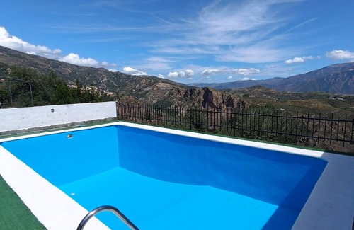 Lanjarón Casa | Chalet Venta del Aire Cortijo Terrón, ideal para familias y grupos, capacidad 15