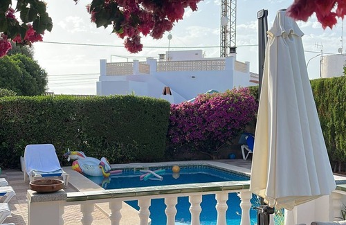 Cala en Porter Chalet De Esquí | Chalet 'Villa Jones' con piscina privada, terraza compartida y Wi-Fi