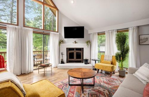 The Woods Chalet De Esquí | Chalet w Hot Tub Deck Fire Pit Wifi Resort Fun