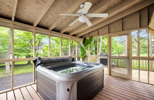 The Woods Chalet De Esquí | Chalet w Hot Tub Deck Fire Pit Wifi Resort Fun