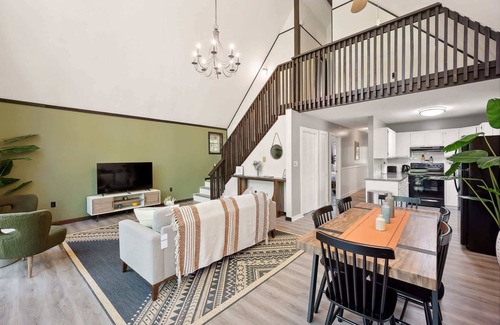 Luray Chalet De Esquí | Chalet w Hot Tub, Fire Pit, Grill & Deck