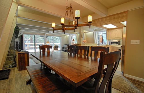 Carnelian Bay Cabina | Chalet w/Large Deck, Ping Pong Table, Spacious Bunk Room "Agate Bay Chalet"