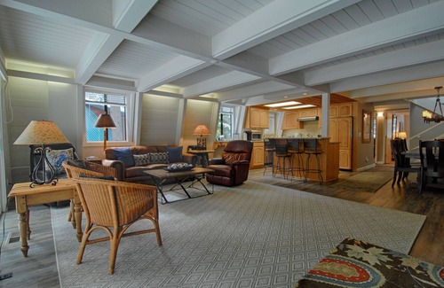 Carnelian Bay Cabina | Chalet w/Large Deck, Ping Pong Table, Spacious Bunk Room "Agate Bay Chalet"