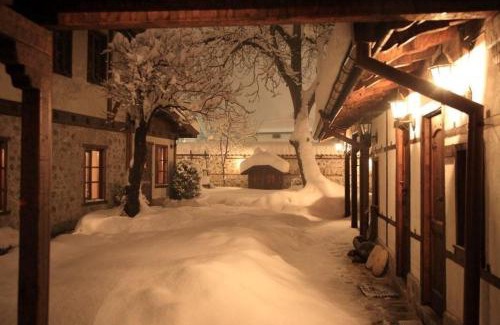 Old Town Casa | Chalet White Fang