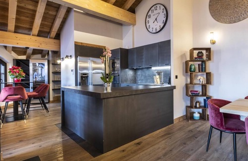 Val-Thorens Chalet De Esquí | Chalet, wifi, 50m from ski slopes, sauna, hammam, terrace, balcony, fireplace or stove, tv