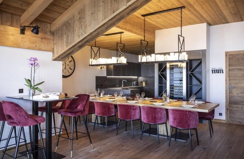 Val-Thorens Chalet De Esquí | Chalet, wifi, 50m from ski slopes, sauna, terrace, balcony, fireplace or stove, tv, ski locker