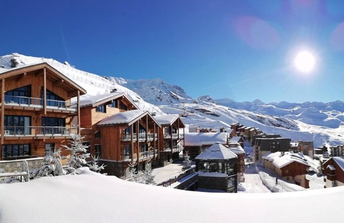 Val-Thorens Chalet De Esquí | Chalet, wifi, 50m from ski slopes, sauna, terrace, balcony, fireplace or stove, tv, ski locker