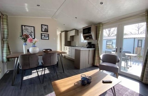 Biddinghuizen Casa | Chalet with 2 bedrooms and a terrace