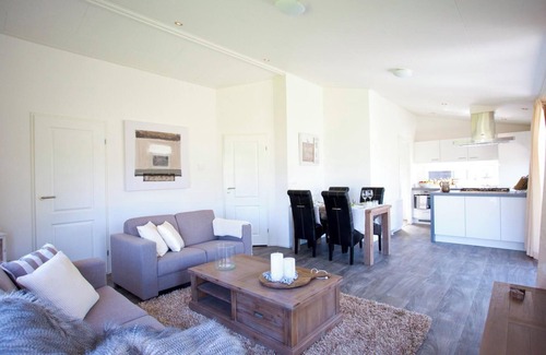Velsen-Zuid Casa | Chalet with 2 bedrooms and a terrace