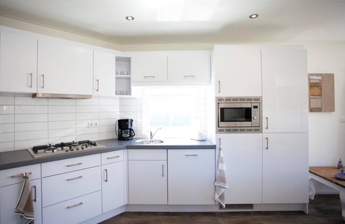 Velsen-Zuid Casa | Chalet with 2 bedrooms and a terrace