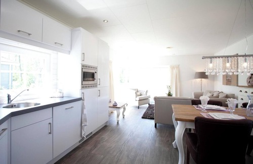 Velsen-Zuid Casa | Chalet with 2 bedrooms and a terrace