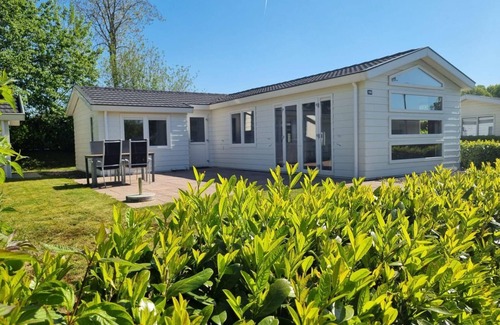 Velsen-Zuid Casa | Chalet with 2 bedrooms and a terrace