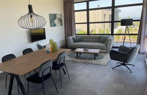 Velsen-Zuid Casa | Chalet with 2 bedrooms and a terrace