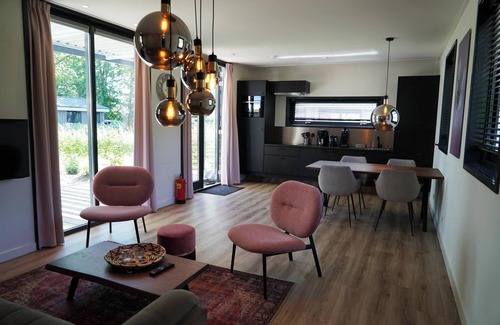 Hulshorst Casa | Chalet with 2 bedrooms and a terrace