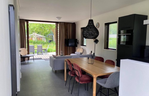 Hulshorst Casa | Chalet with 2 bedrooms, a bed box and a terrace