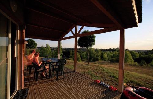 Monclar-de-Quercy Chalet De Esquí | Chalet with dishwasher on a hill