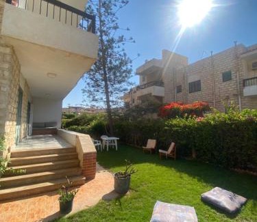 Marina El Alamein Chalet De Esquí | Chalet with private garden