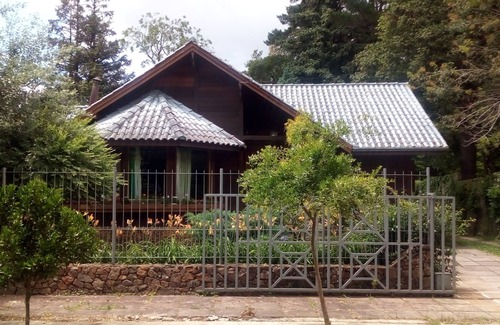 Vila Suica Casa | CHALET CON PISCINA EN GRAMADO, AREA CENTRAL 3 CUARTO, LARGA, CALEFACCIÓN.
