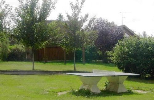 Mesples Casa | Chalets indépendants avec jardin, jeux pour enfants et terrasse proche de Montluçon - FR-1-489-401