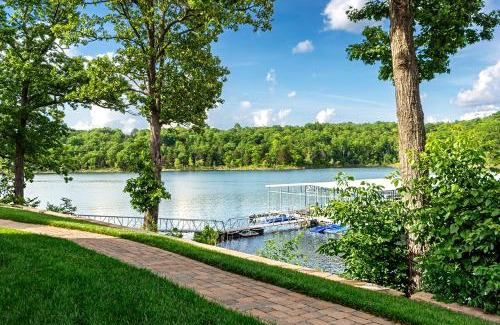 Lampe Casa | Chalets Resort Luxury Lakefront Villa Family Friendly 2 Pools Free Amenities