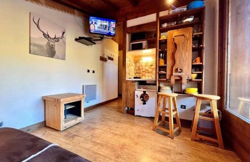 Notre-Dame-de-Bellecombe Apartamento | Chaleureux studio au pied des pistes avec parking et animaux acceptés - FR-1-505-6