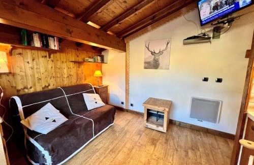 Notre-Dame-de-Bellecombe Apartamento | Chaleureux studio au pied des pistes avec parking et animaux acceptés - FR-1-505-6