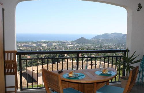 Mandelieu-La-Napoule Apartamento | Chaleureux appartement vue mer